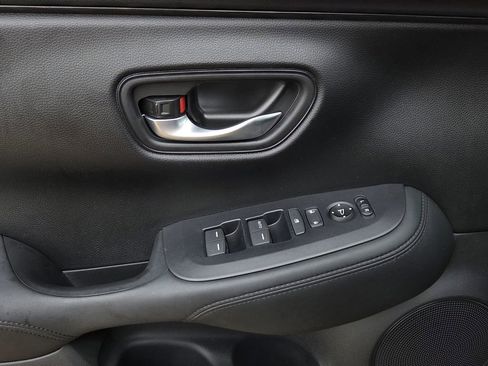Used 2025 Honda HR-V LX image 18