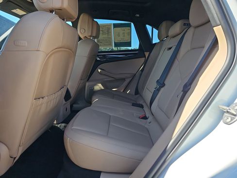 Used 2021 Porsche Macan image 15