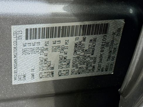 Used 2023 Nissan Rogue S image 40