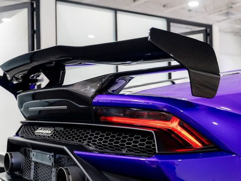 Used 2021 Lamborghini Huracan EVO RWD image 25