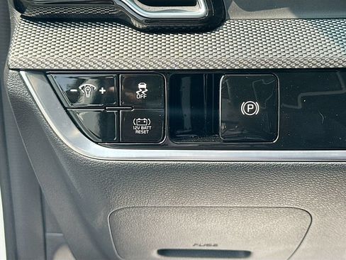 Certified 2025 Kia Sportage LX AWD/4WD image 10