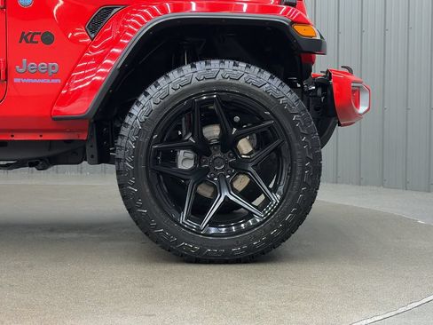 Used 2025 Jeep Wrangler Unlimited Sahara w/ Safety Group AWD/4WD image 10