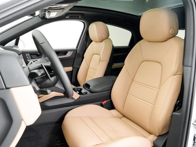 Certified 2026 Porsche Cayenne Coupe AWD/4WD image 4