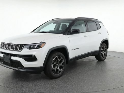 Used 2025 Jeep Compass Limited image 3