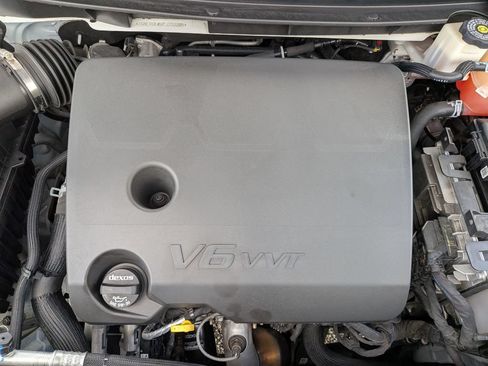 Used 2023 Chevrolet Traverse LT FWD image 13