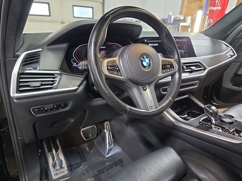 Used 2022 BMW X7 M50i w/ Dynamic Handling Package image 16