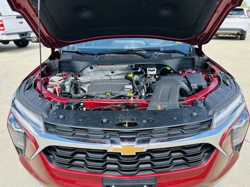 Used 2025 Chevrolet Trax LT w/ LT Convenience Package FWD image 39