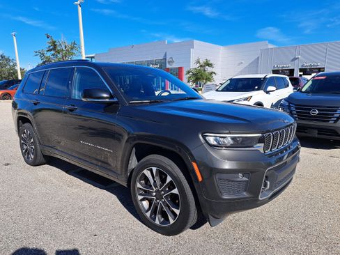 Used 2021 Jeep Grand Cherokee L Overland w/ Luxury Tech Group IV image 3