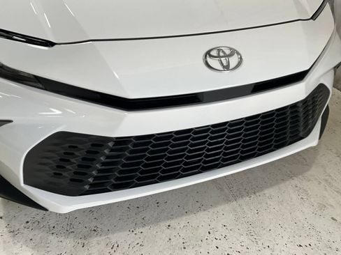 Used 2026 Toyota Camry SE FWD image 27