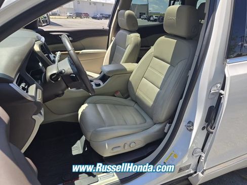 Used 2019 GMC Acadia Denali w/ Technology Package FWD image 5