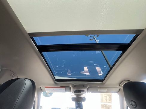 Certified 2025 Volkswagen Atlas SE image 7