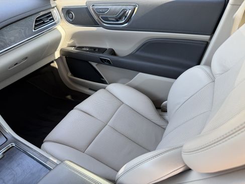 Used 2020 Lincoln Continental w/ Premium Package image 14