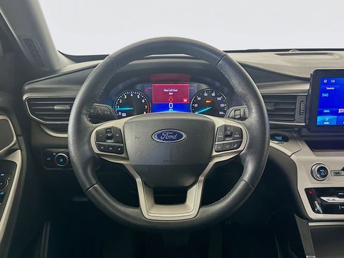 Used 2023 Ford Explorer XLT w/ Equipment Group 202A RWD image 18