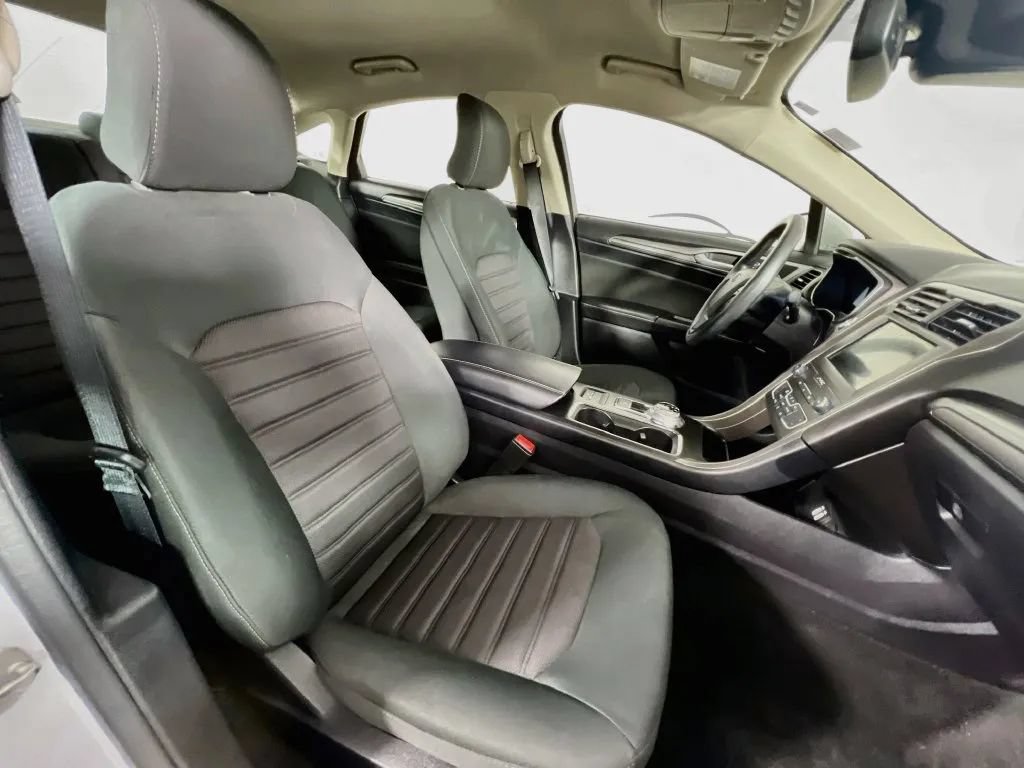Used 2019 Ford Fusion SE FWD image 27