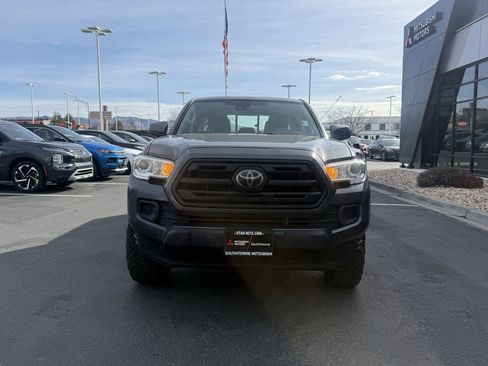 Used 2018 Toyota Tacoma SR w/ SR Convenience Package image 2