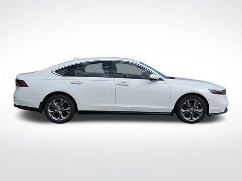 Used 2023 Honda Accord EX image 4