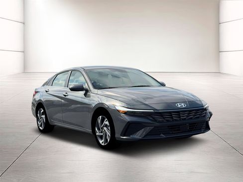 New 2026 Hyundai Elantra Limited image 11