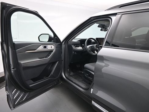 Used 2025 Ford Explorer Active image 8