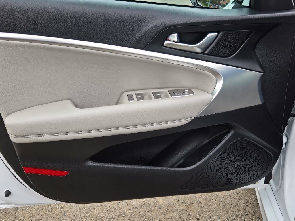 Used 2023 Genesis G70 2.0T RWD image 10