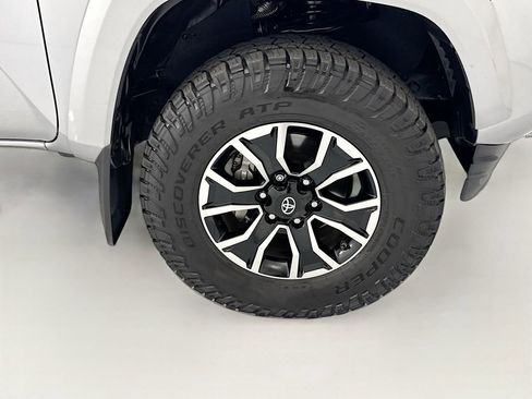 Used 2020 Toyota Tacoma TRD Sport w/ Technology Package AWD/4WD image 30