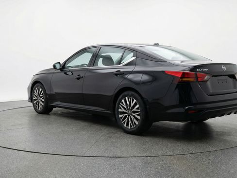 Used 2025 Nissan Altima 2.5 SV image 6