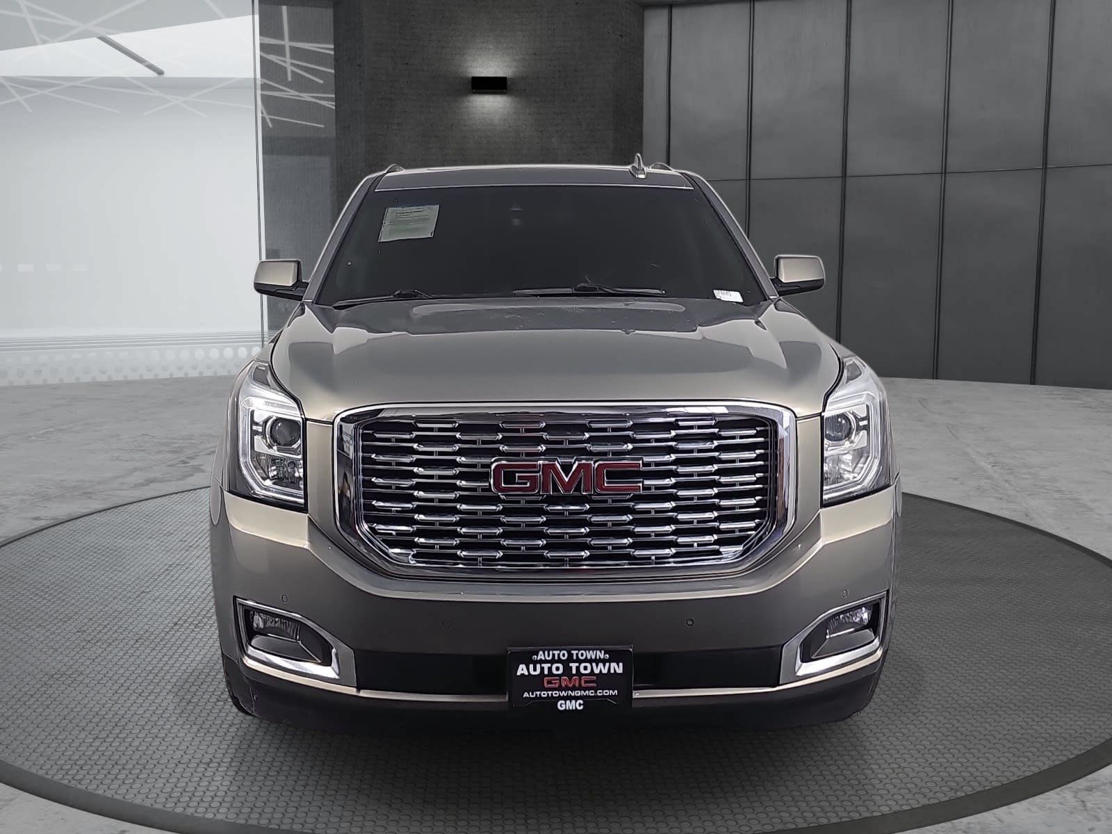 Used 2019 GMC Yukon Denali w/ Denali Ultimate Package AWD/4WD image 2