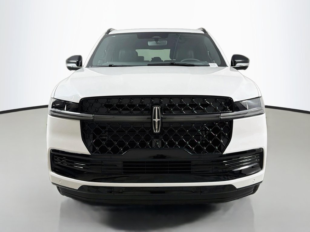 New 2025 Lincoln Navigator Reserve w/ Jet Appearance Package AWD/4WD image 2