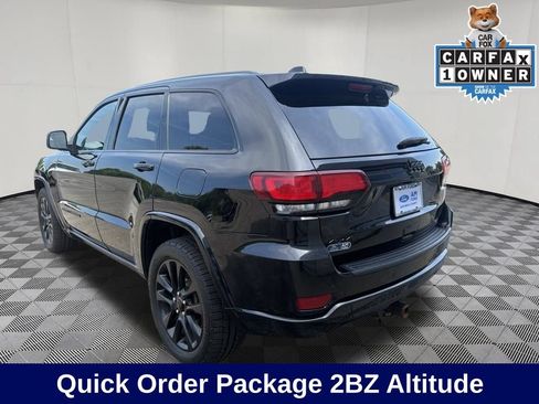 Used 2018 Jeep Grand Cherokee Altitude AWD/4WD image 3
