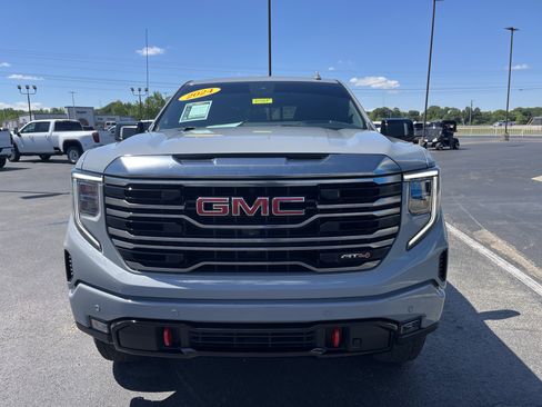 Used 2024 GMC Sierra 1500 AT4 w/ Technology Package AWD/4WD image 9