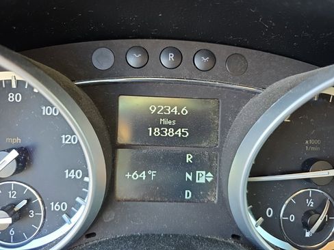 Used 2011 Mercedes-Benz GL 320 BlueTEC 4MATIC image 15