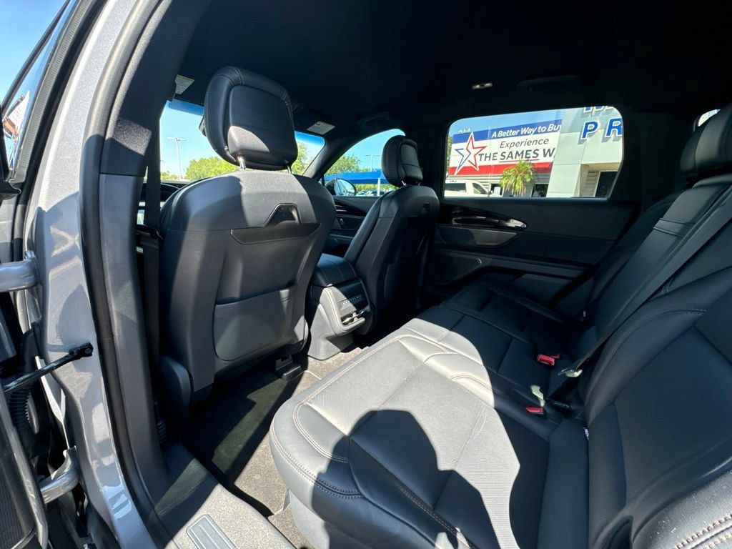 Certified 2024 Lincoln Nautilus Premier w/ Jet Appearance Package AWD/4WD image 18