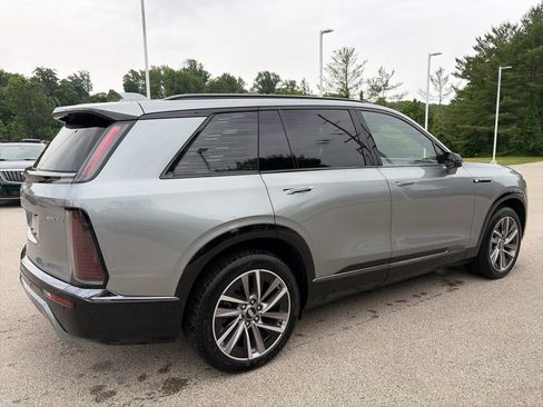 Certified 2026 Cadillac Vistiq Sport w/ LPO, Floor Liner Package AWD/4WD image 4