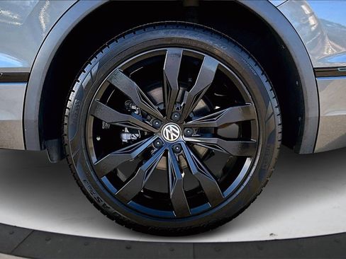 Used 2021 Volkswagen Tiguan SE R-Line image 35