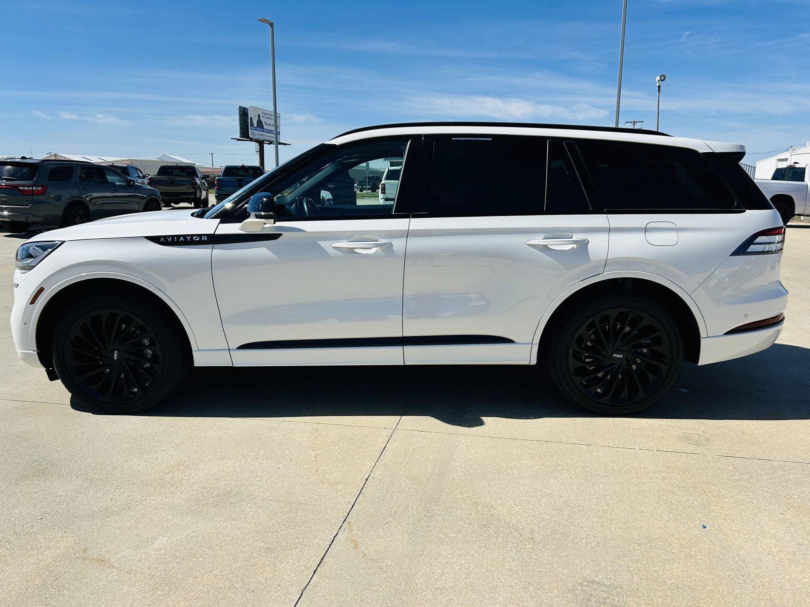 Used 2023 Lincoln Aviator Reserve w/ Equipment Group 201A AWD/4WD image 44