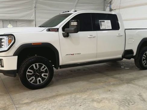 Used 2022 GMC Sierra 2500 AT4 w/ AT4 Preferred Package image 4