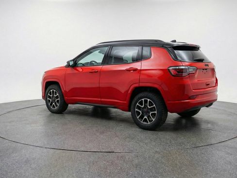 Used 2025 Jeep Compass Trailhawk image 9