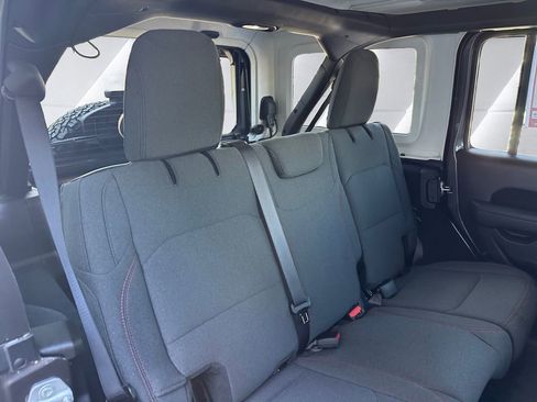Used 2025 Jeep Wrangler Rubicon image 16