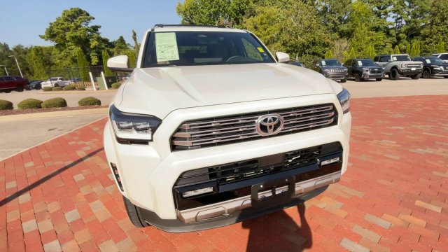 Used 2025 Toyota 4Runner Limited AWD/4WD image 4