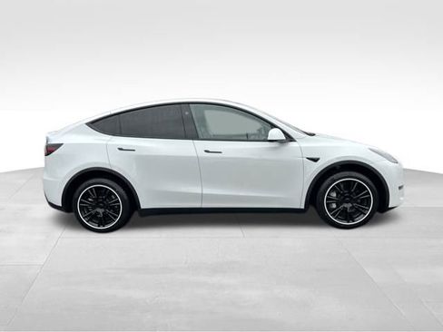 Used 2023 Tesla Model Y Long Range image 9