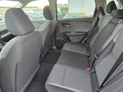 Used 2023 Nissan Rogue SV image 11