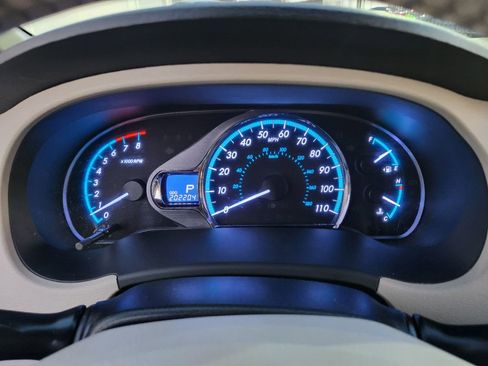 Used 2012 Toyota Sienna XLE image 17