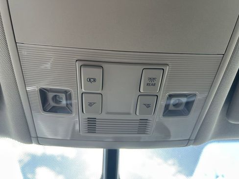 Certified 2023 Volkswagen Atlas SE image 32