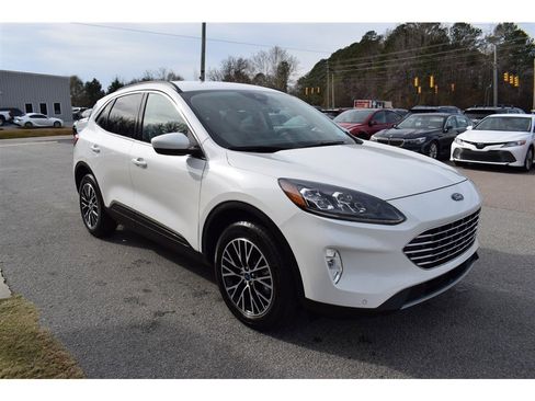 Used 2022 Ford Escape Titanium image 10