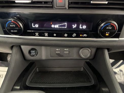 Used 2025 Nissan Rogue SV FWD image 28