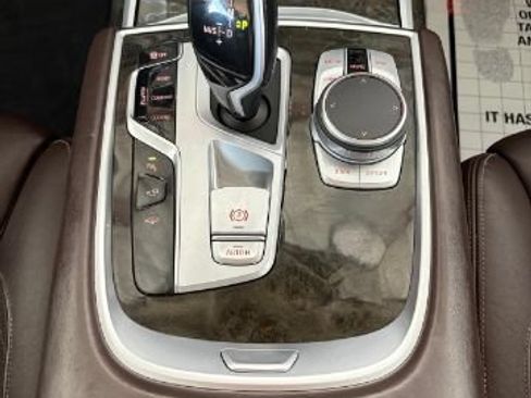 Used 2022 BMW 740i w/ Luxury Rear Seating Package RWD image 12