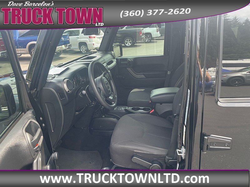 Used 2015 Jeep Wrangler Unlimited Sport w/ Max Tow Package AWD/4WD image 9