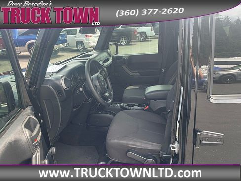 Used 2015 Jeep Wrangler Unlimited Sport w/ Max Tow Package AWD/4WD image 9