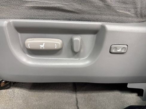 Used 2010 Toyota Tundra 4x4 CrewMax image 8