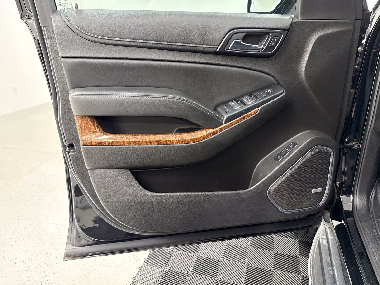 Used 2017 Chevrolet Tahoe Premier AWD/4WD image 9