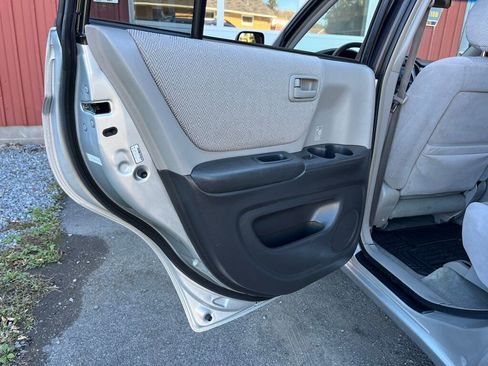 Used 2002 Toyota Highlander GREAT VALUE AWD image 48